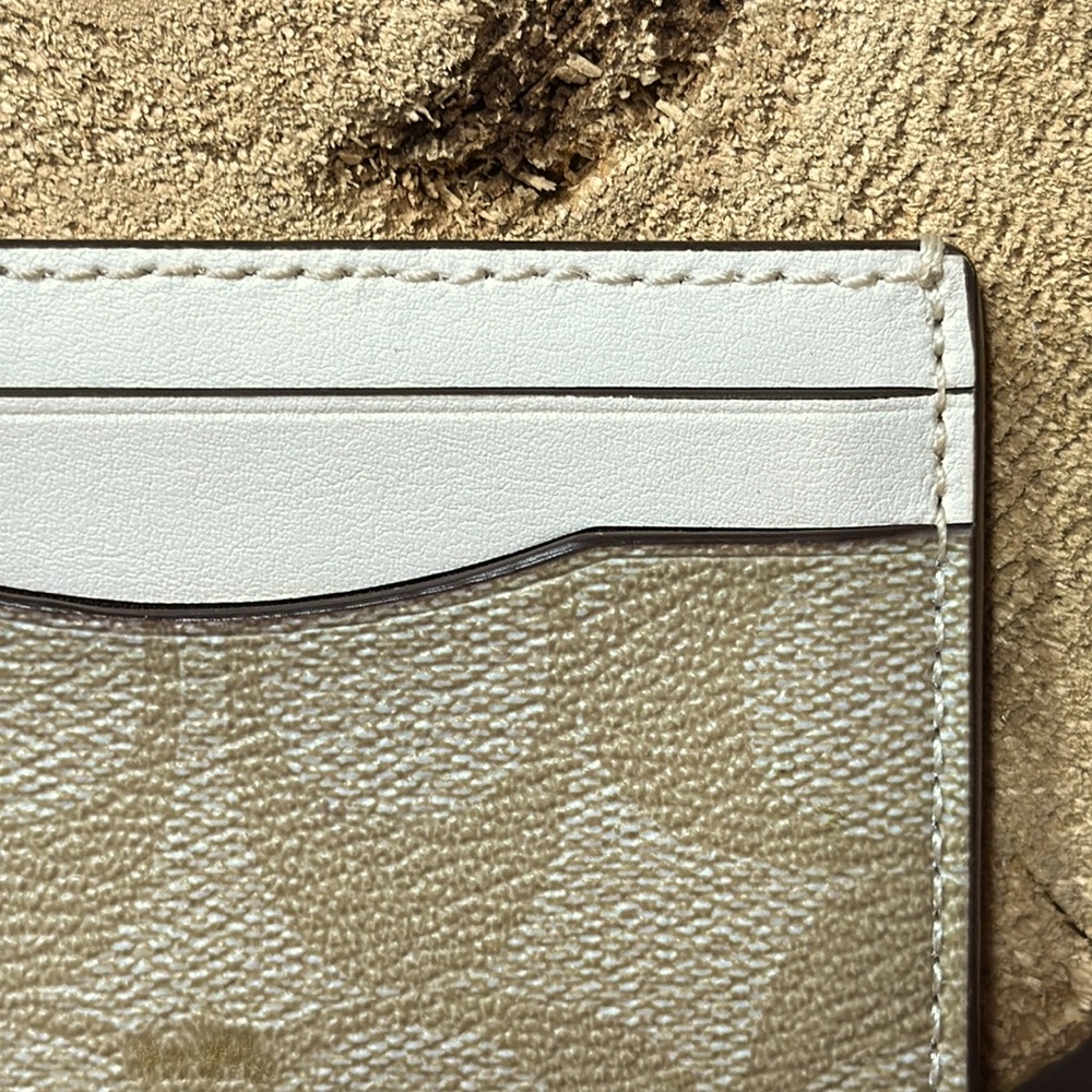 COACH Card Case In Signature and Chalk Leather - Picture 7 of 11